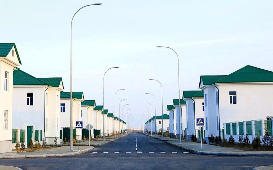 Ýolöten etrabynda 4500 sany ýaşaýyş jaýy gurlar. 